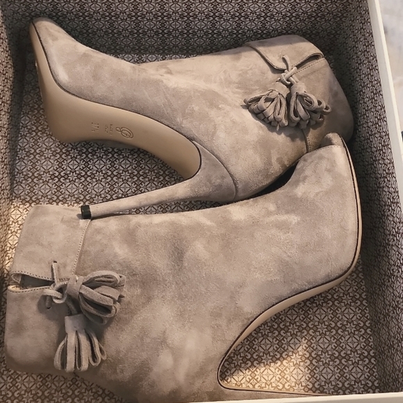 New M. Gemi Suede Peep Toe High Heel Ankle Boots, Size 7, Color: Soft Gray - Picture 6 of 6